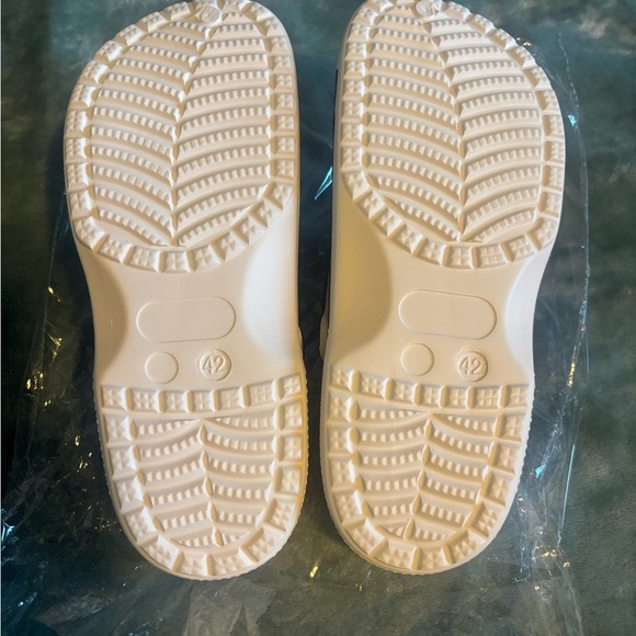 UK croc like shoes. Size 42. Kentucky Blue and White. - Picture 3 of 6